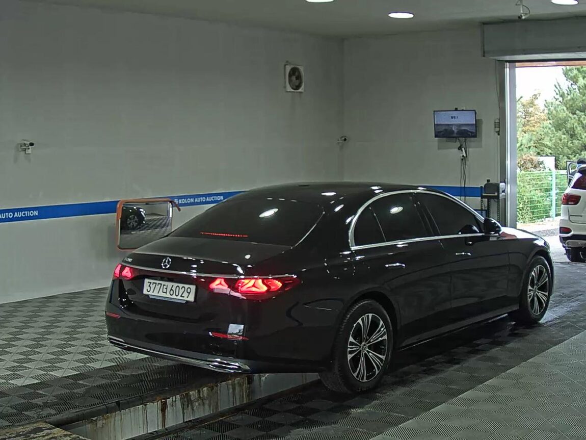 MERCEDES-BENZ E-CLASS (6TH GEN) E200 AVANTGARDE 2026 - zdjęcie 5
