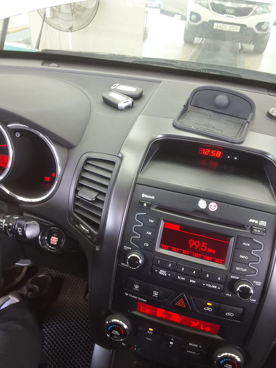 KIA SORENTO R DIESEL 2.2 4WD TLX PREMIUM 2010 - zdjęcie 17