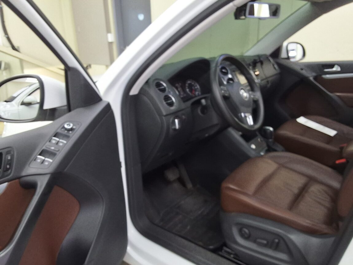 VOLKSWAGEN TIGUAN 2.0 TDI BLUEMOTION PREMIUM 2015 - zdjęcie 11