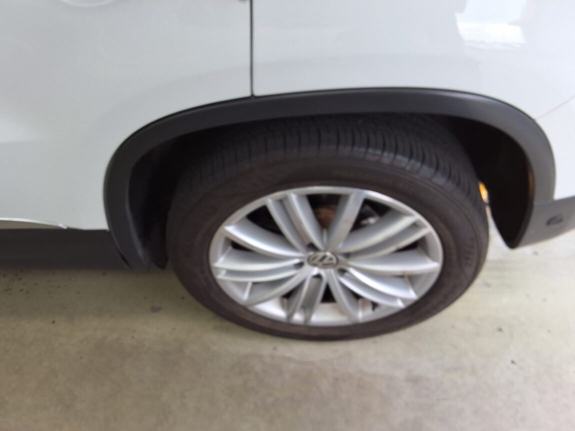 VOLKSWAGEN TIGUAN 2.0 TDI BLUEMOTION PREMIUM 2015 - zdjęcie 20