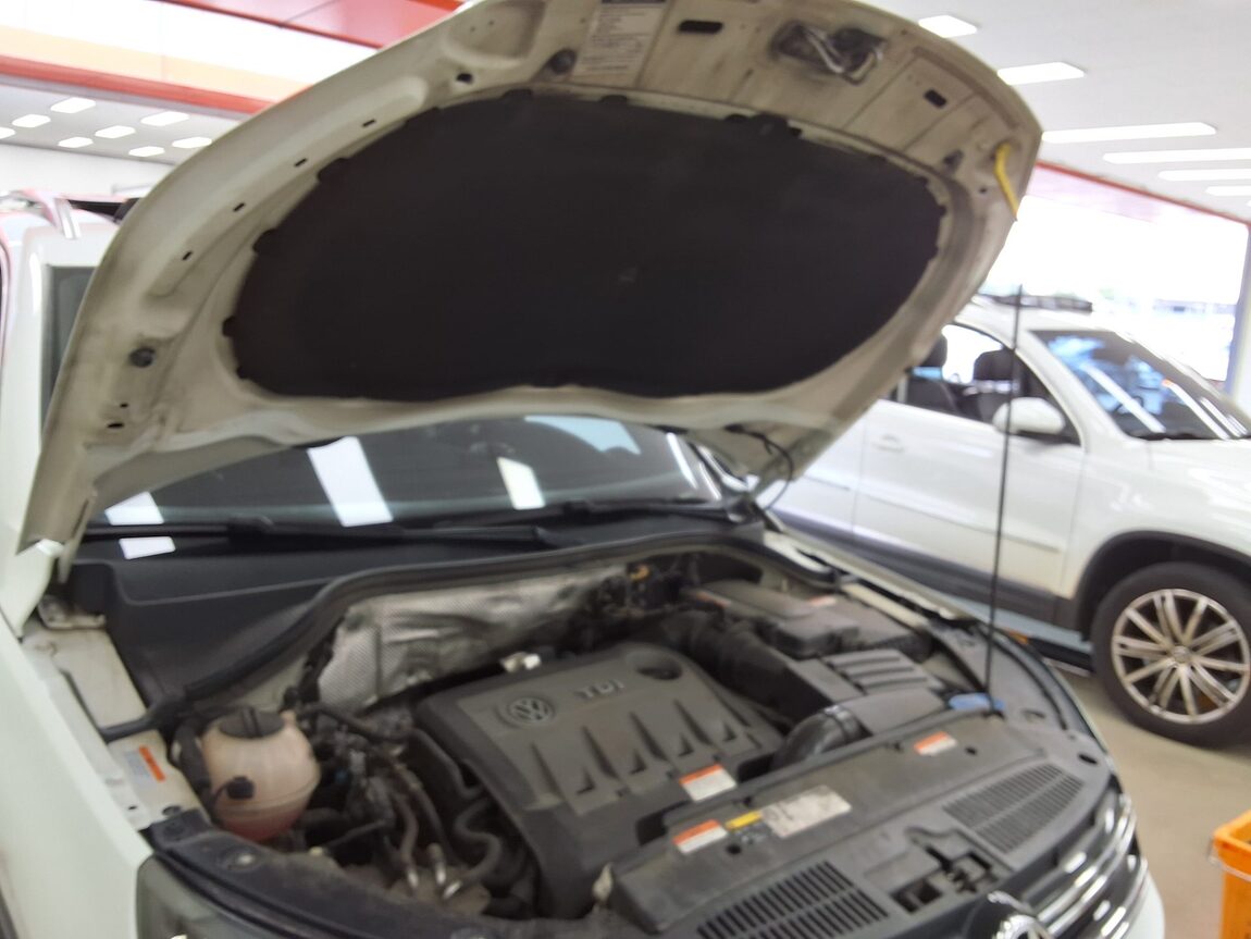 VOLKSWAGEN TIGUAN 2.0 TDI BLUEMOTION PREMIUM 2015 - zdjęcie 18