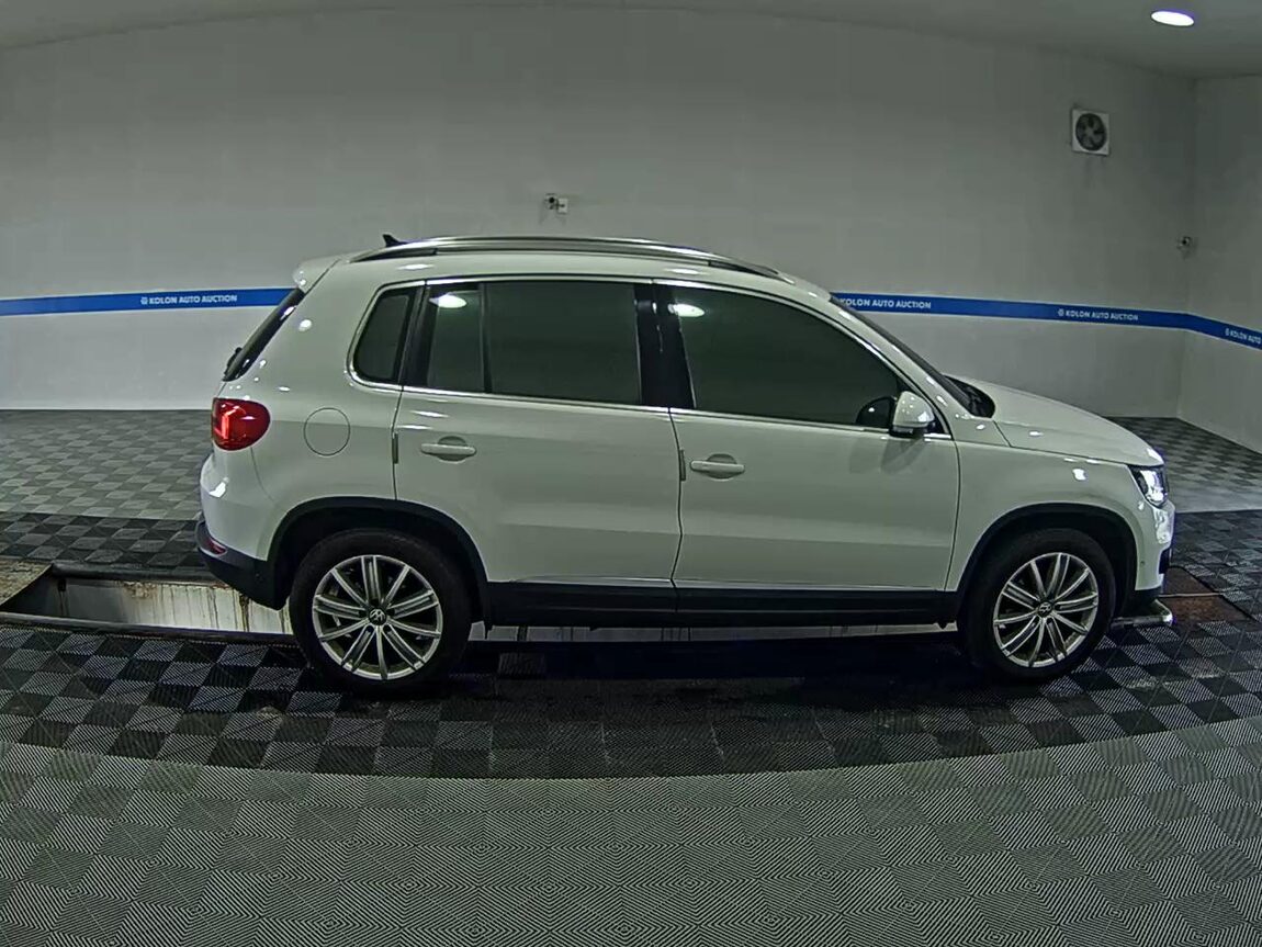 VOLKSWAGEN TIGUAN 2.0 TDI BLUEMOTION PREMIUM 2015 - zdjęcie 4