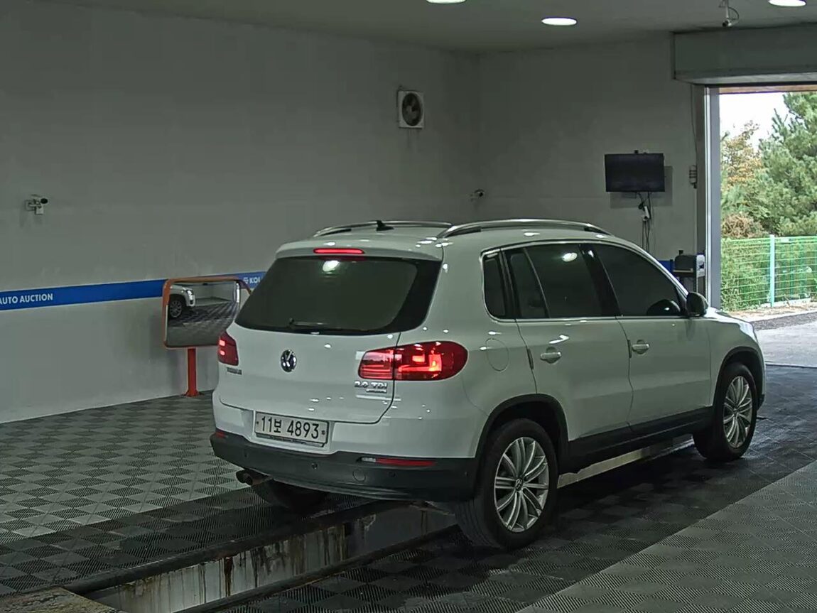 VOLKSWAGEN TIGUAN 2.0 TDI BLUEMOTION PREMIUM 2015 - zdjęcie 5