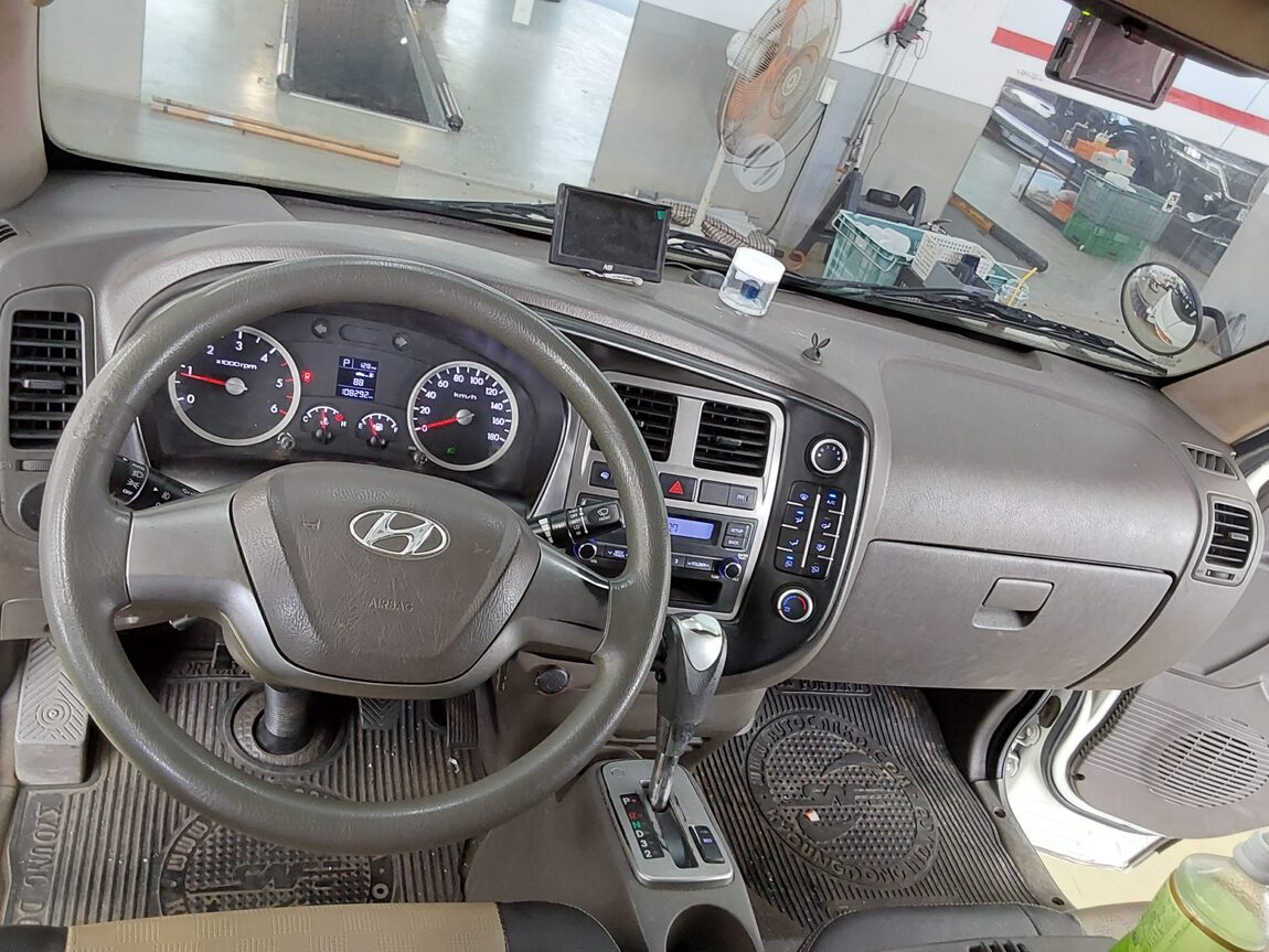 HYUNDAI PORTER II HIGH-ROOF BUILT-IN BOX TRUCK SUPER CAB 2019 - zdjęcie 11