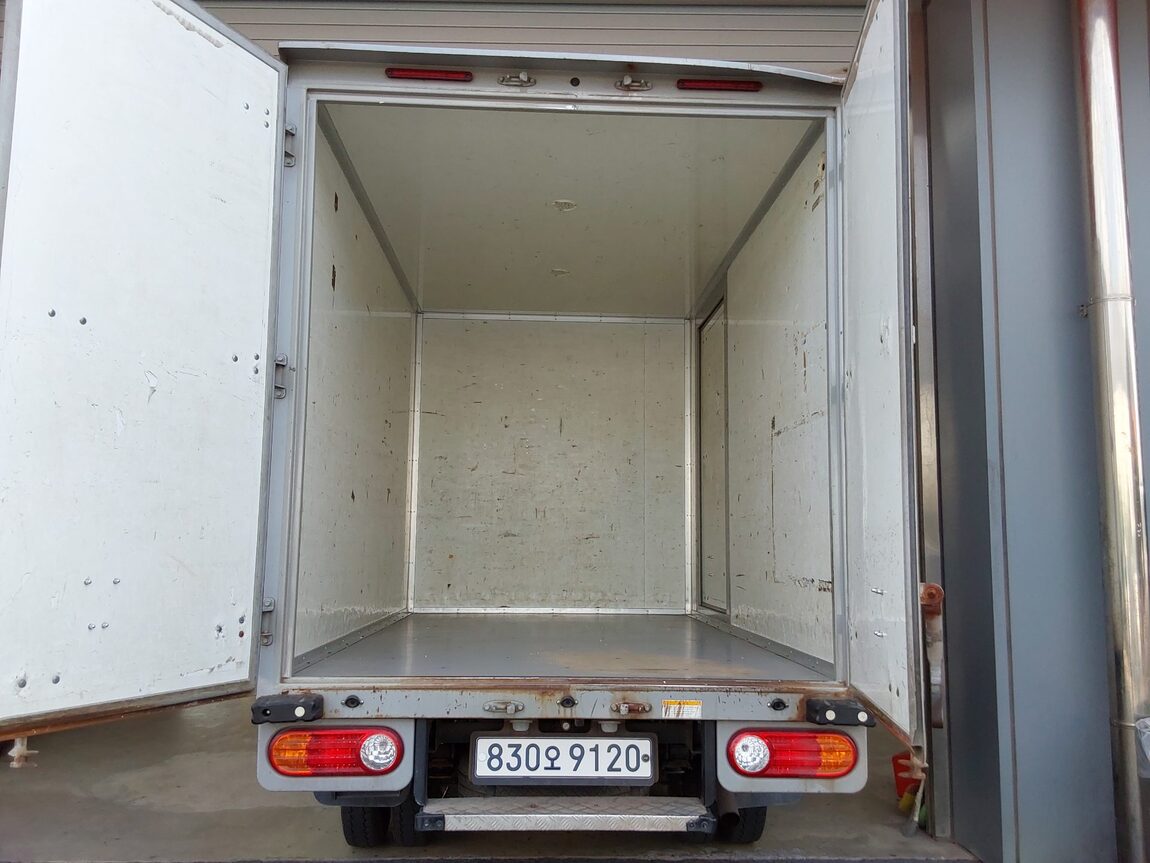 HYUNDAI PORTER II HIGH-ROOF BUILT-IN BOX TRUCK SUPER CAB 2019 - zdjęcie 13