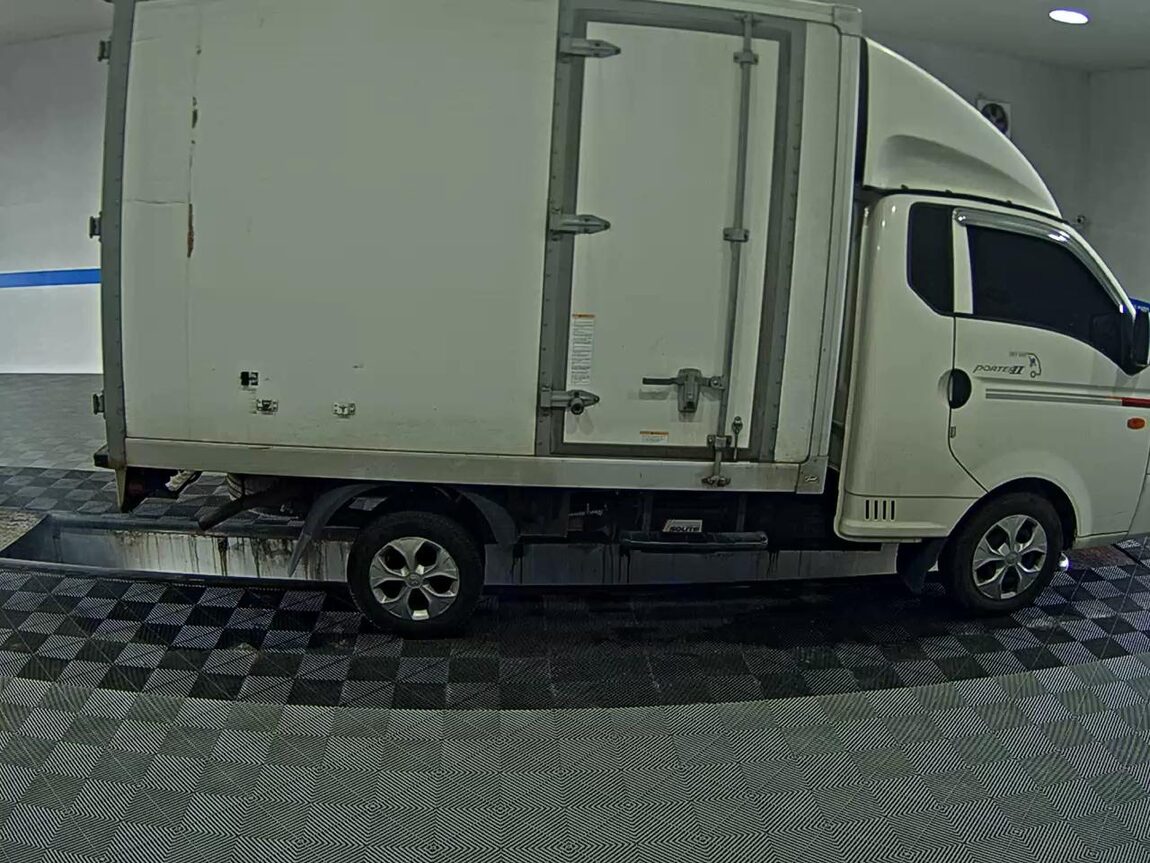 HYUNDAI PORTER II HIGH-ROOF BUILT-IN BOX TRUCK SUPER CAB 2019 - zdjęcie 4