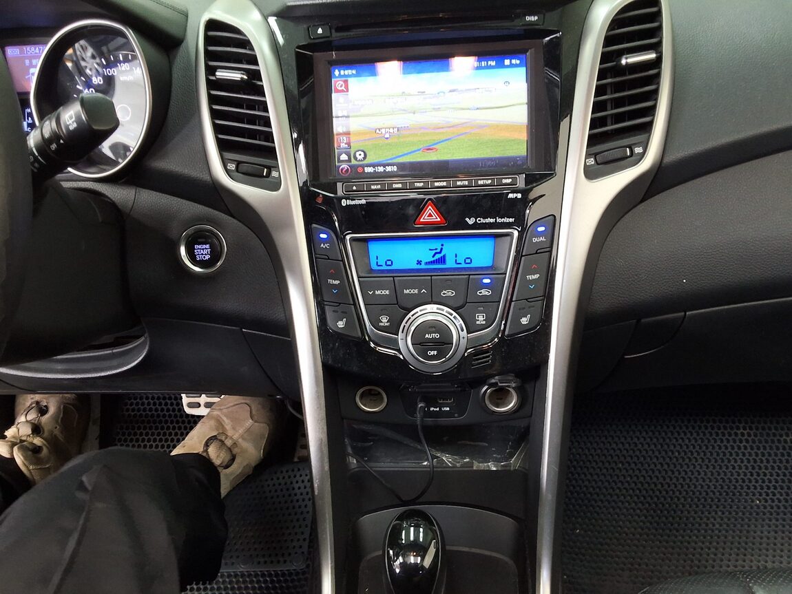 HYUNDAI NEW i30 1.6 GDi EXTREME 2012 - zdjęcie 24