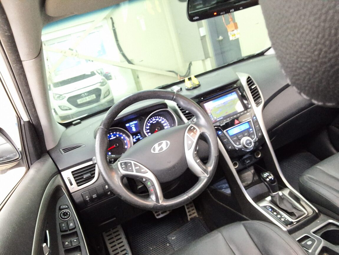 HYUNDAI NEW i30 1.6 GDi EXTREME 2012 - zdjęcie 12