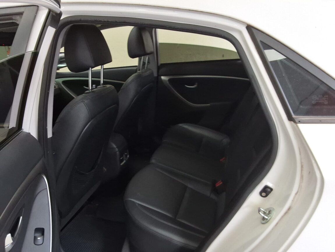 HYUNDAI NEW i30 1.6 GDi EXTREME 2012 - zdjęcie 13
