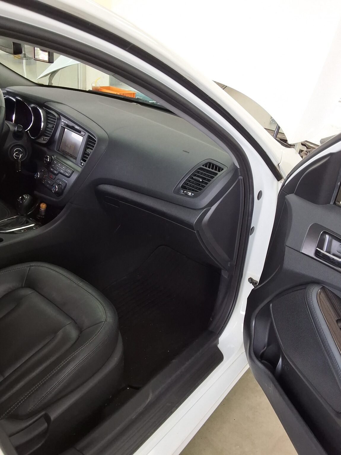 KIA K5 LPI RENTAL CAR LUXURY 2013 - zdjęcie 14