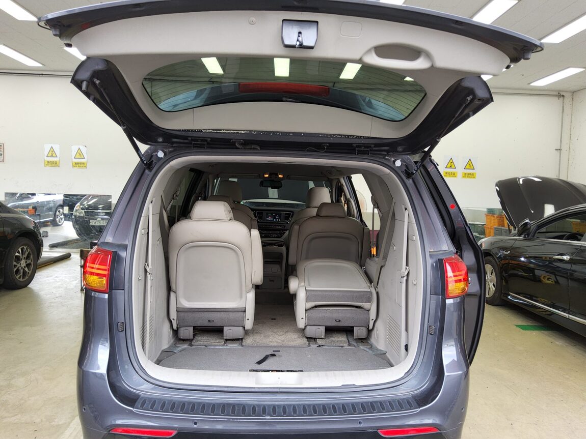 KIA ALL NEW CARNIVAL 9-SEATER DIESEL PRESTIGE 2017 - zdjęcie 15