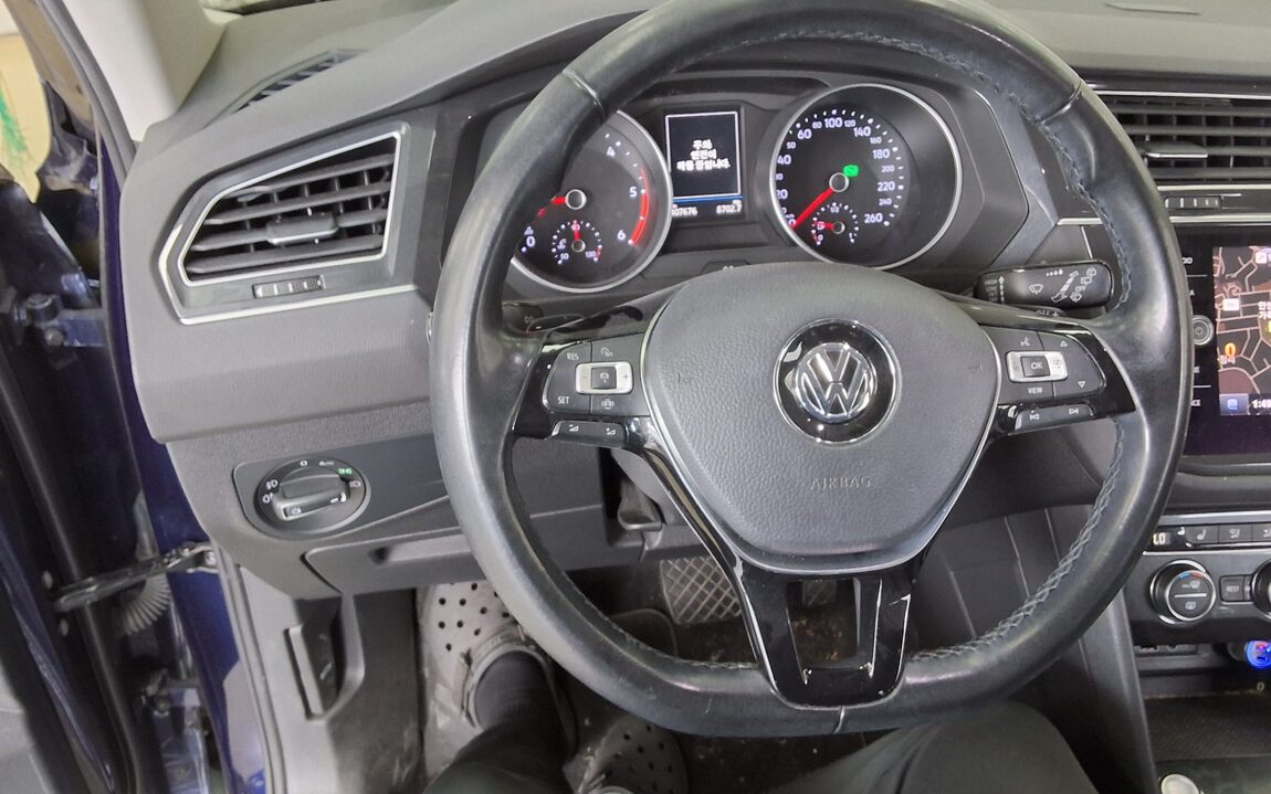 VOLKSWAGEN TIGUAN (2ND GEN) 2.0 TDI PREMIUM 2020 - zdjęcie 17