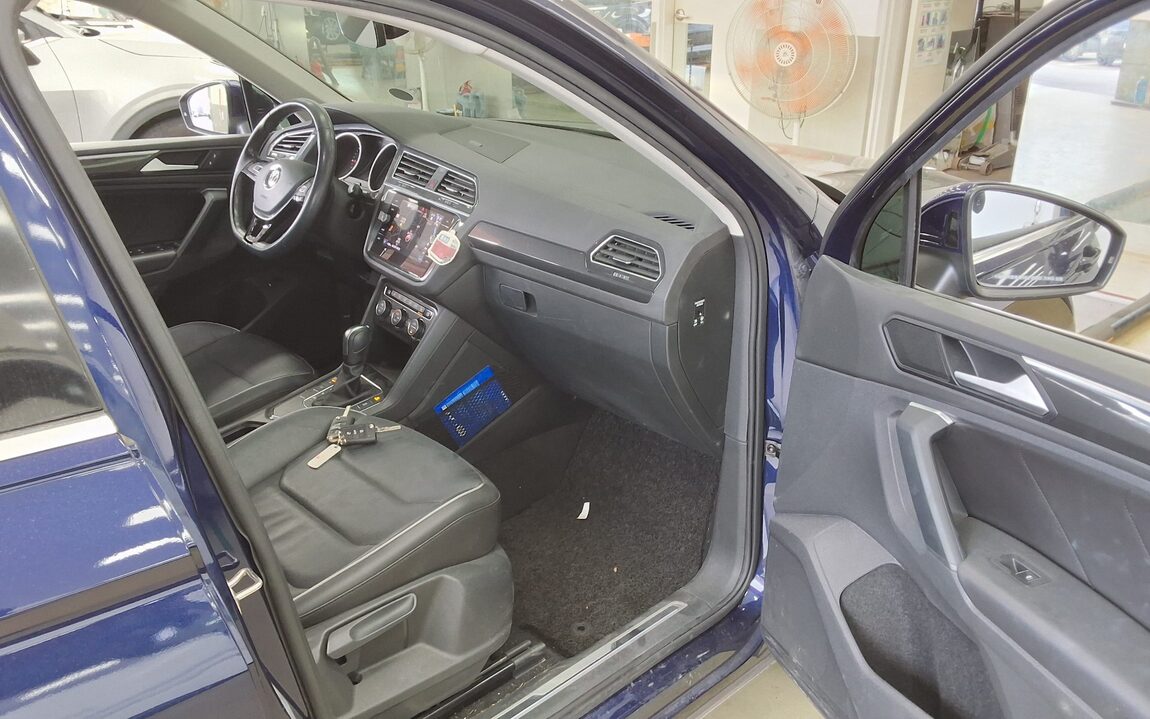 VOLKSWAGEN TIGUAN (2ND GEN) 2.0 TDI PREMIUM 2020 - zdjęcie 14