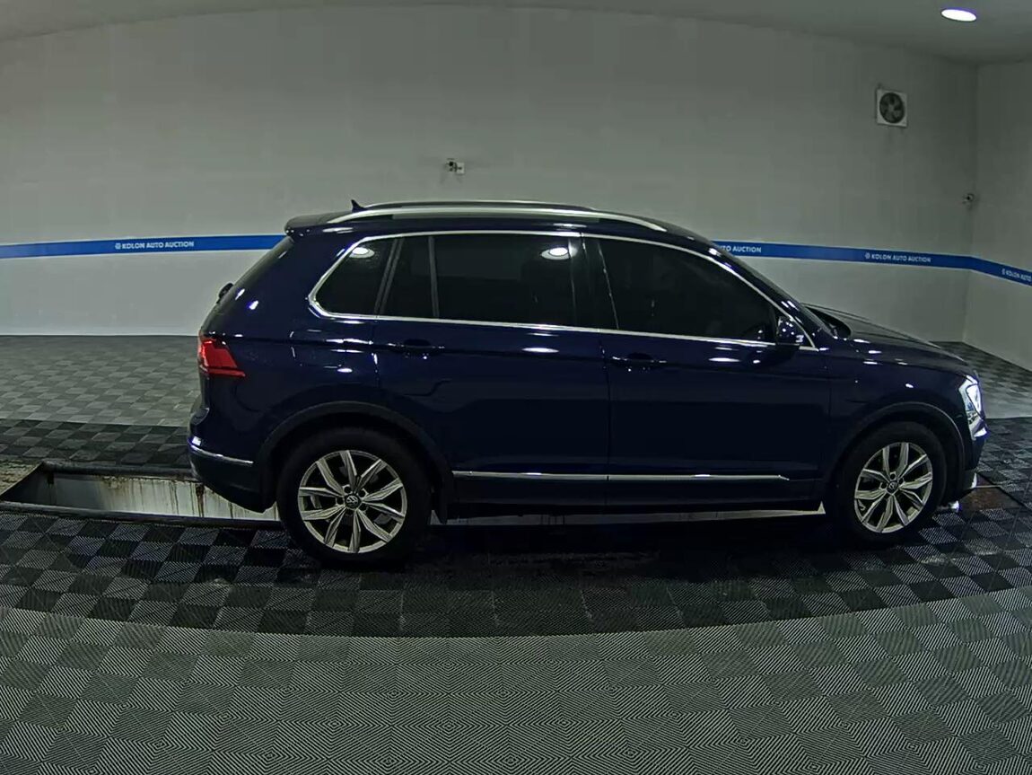 VOLKSWAGEN TIGUAN (2ND GEN) 2.0 TDI PREMIUM 2020 - zdjęcie 4