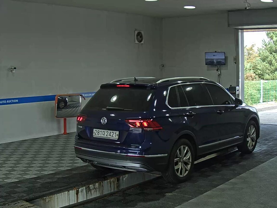 VOLKSWAGEN TIGUAN (2ND GEN) 2.0 TDI PREMIUM 2020 - zdjęcie 5