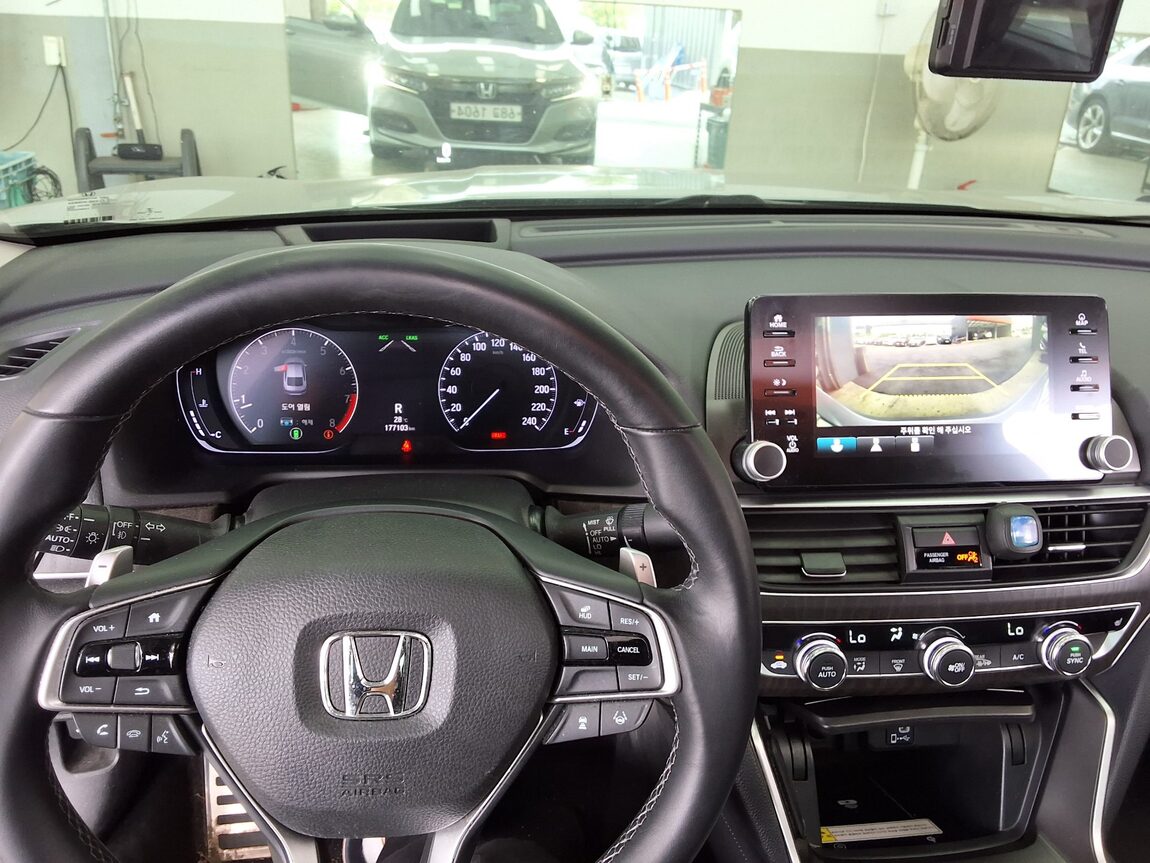 HONDA ACCORD (10TH GEN) 2.0 TURBO SPORTS 2019 - zdjęcie 17