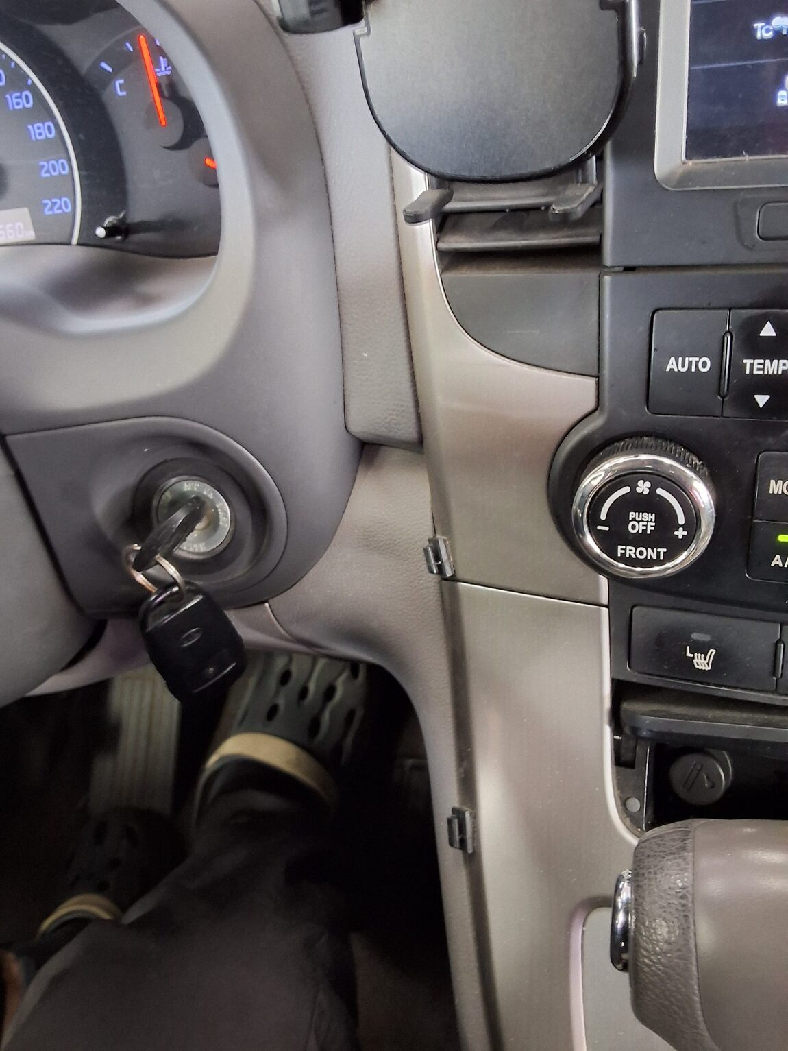 KIA CARNIVAL R 11-SEATER DIESEL GLX PREMIUM 2013 - zdjęcie 18