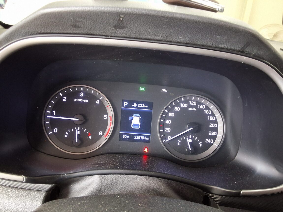 HYUNDAI NEW TUCSON 2.0 DIESEL 2WD MODERN 2019 - zdjęcie 10