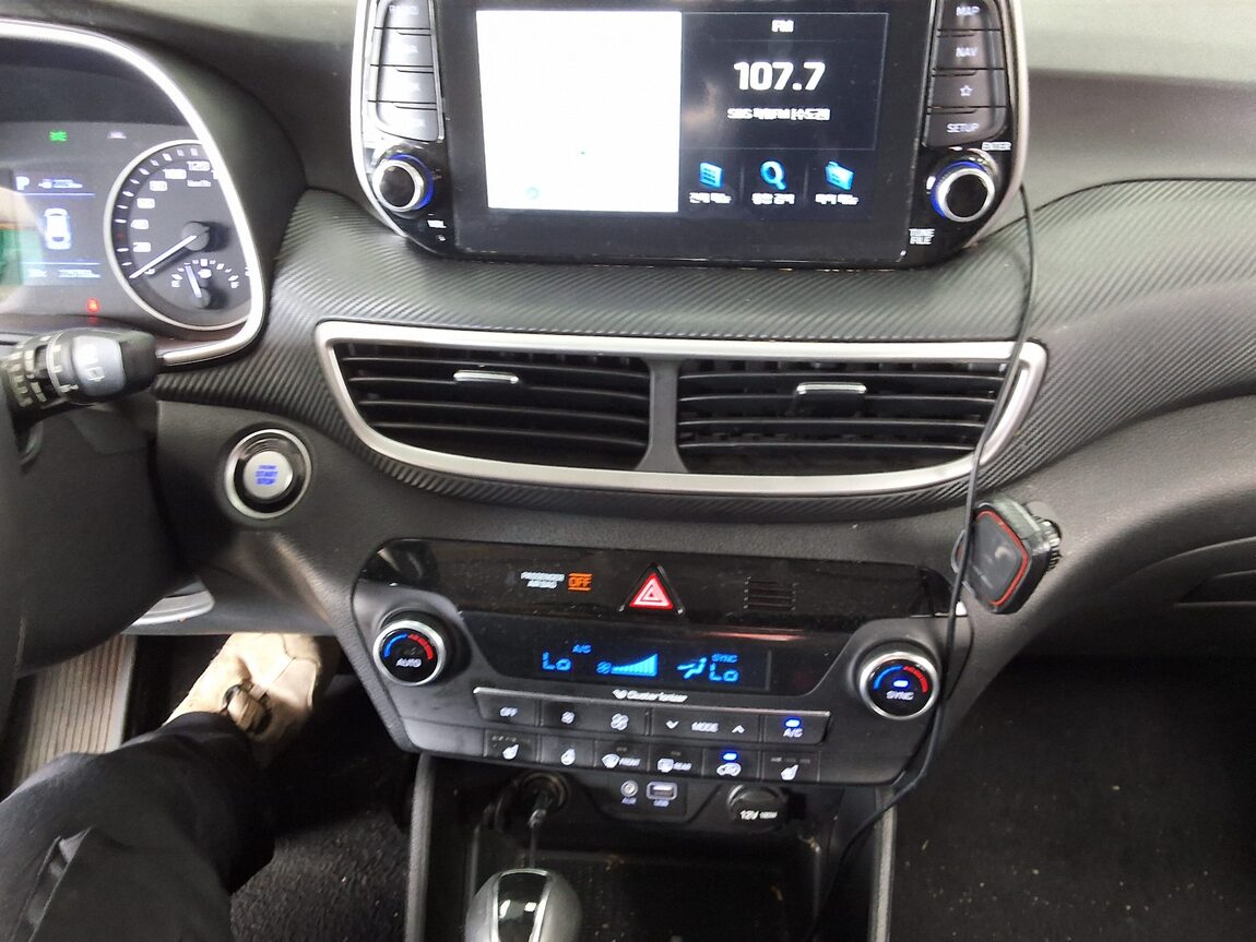 HYUNDAI NEW TUCSON 2.0 DIESEL 2WD MODERN 2019 - zdjęcie 24