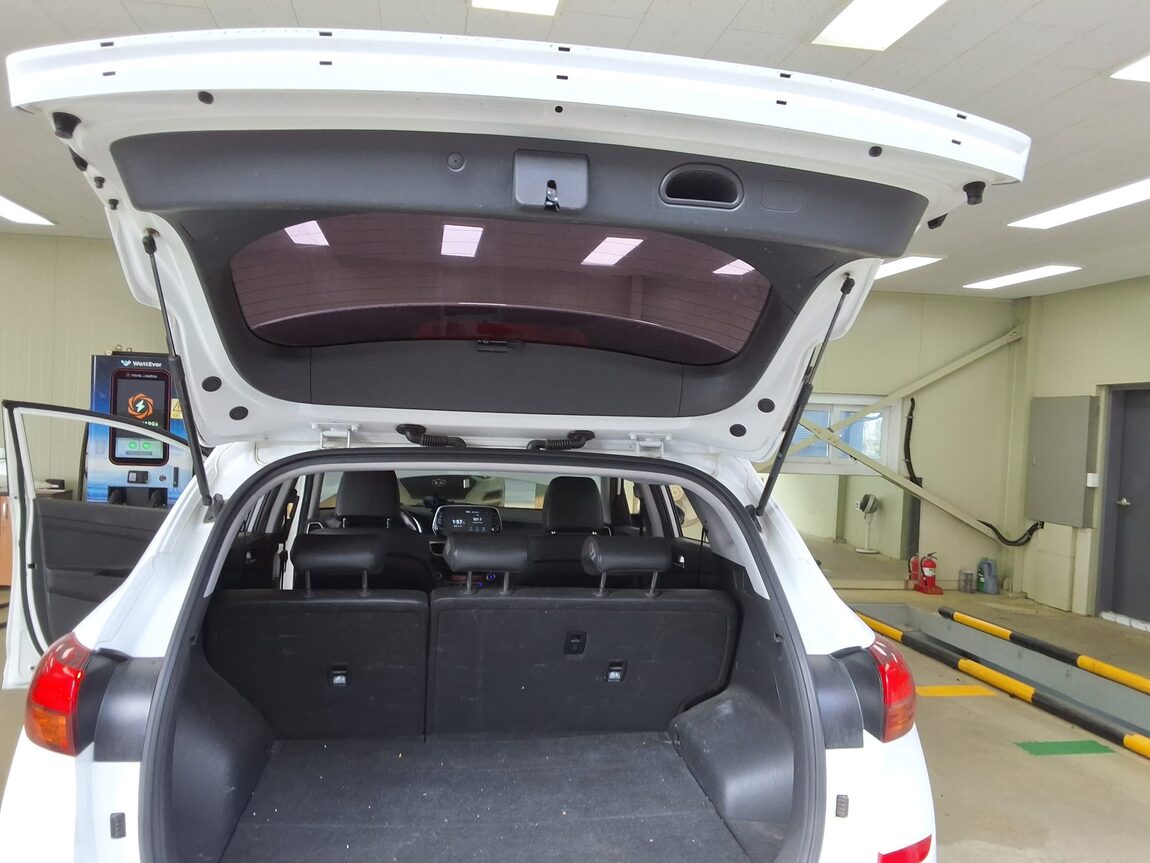 HYUNDAI NEW TUCSON 2.0 DIESEL 2WD MODERN 2019 - zdjęcie 16