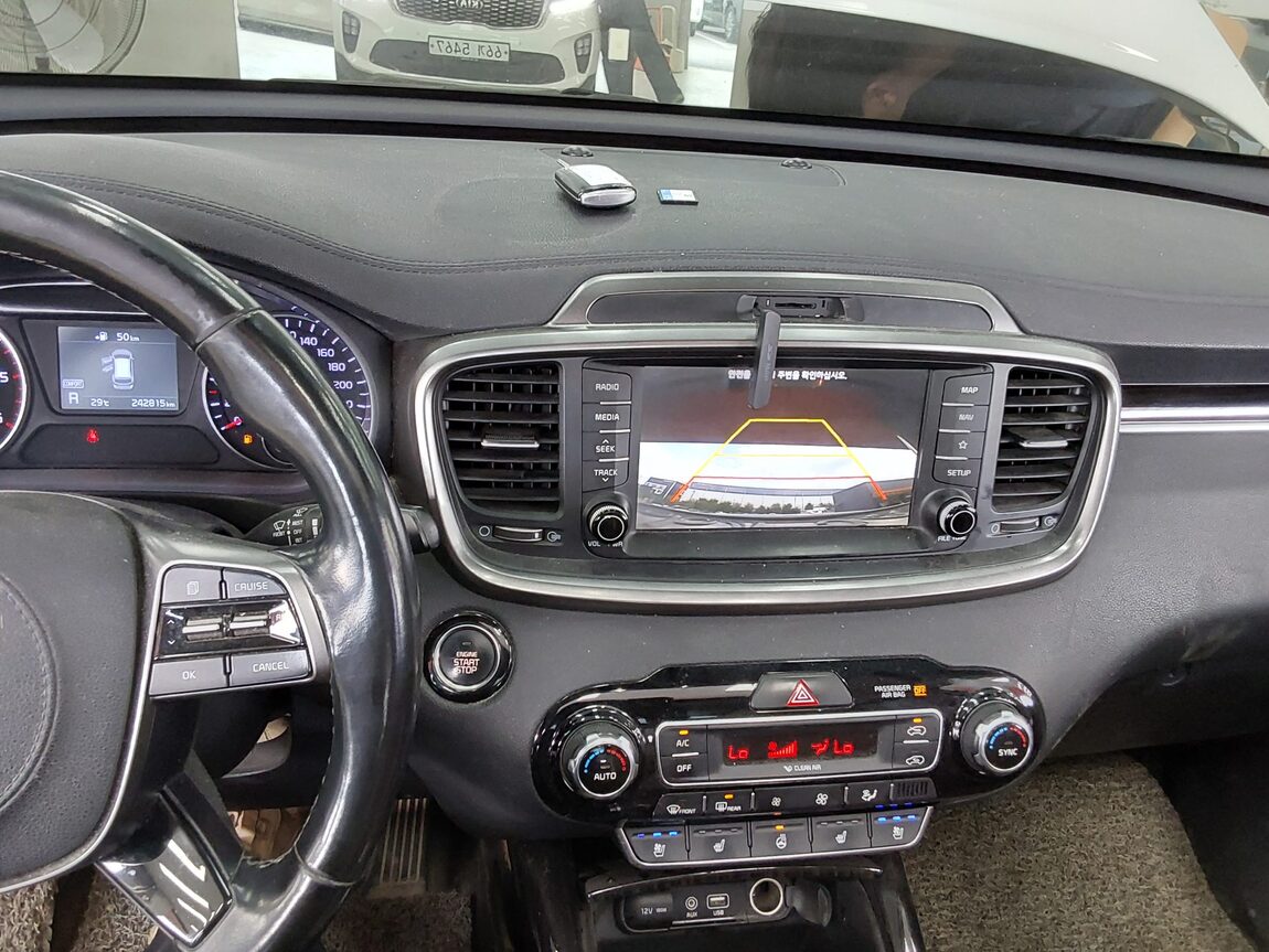 KIA THE NEW SORENTO DIESEL R2.0 2WD NOBLESSE 2018 - zdjęcie 17