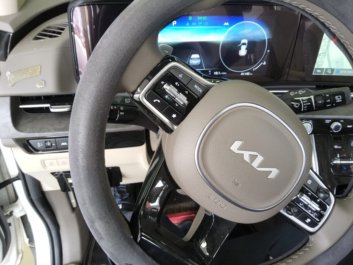 KIA NEW CARNIVAL (KA4) 7-SEATER GASOLINE SIGNATURE 2023 - zdjęcie 17