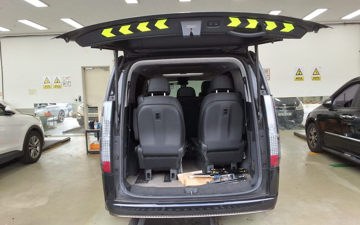 HYUNDAI STARIA 2.2 DIESEL LOUNGE 9-SEATER 2WD PRESTIGE 2022 - zdjęcie 15