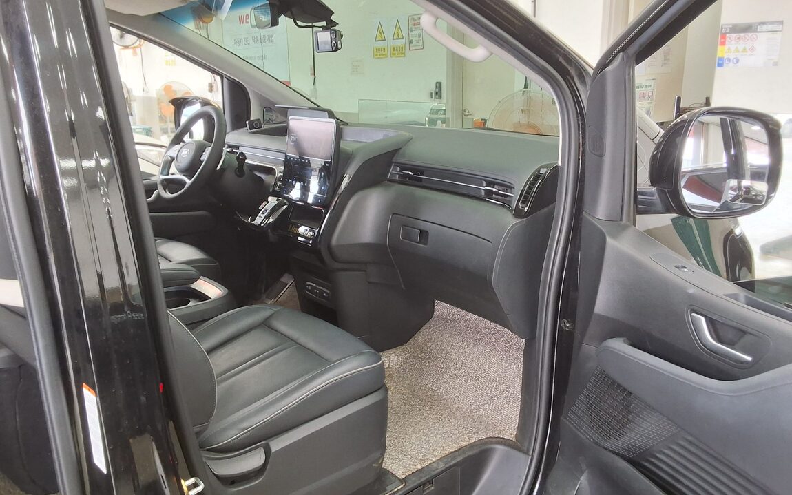 HYUNDAI STARIA 2.2 DIESEL LOUNGE 9-SEATER 2WD PRESTIGE 2022 - zdjęcie 14
