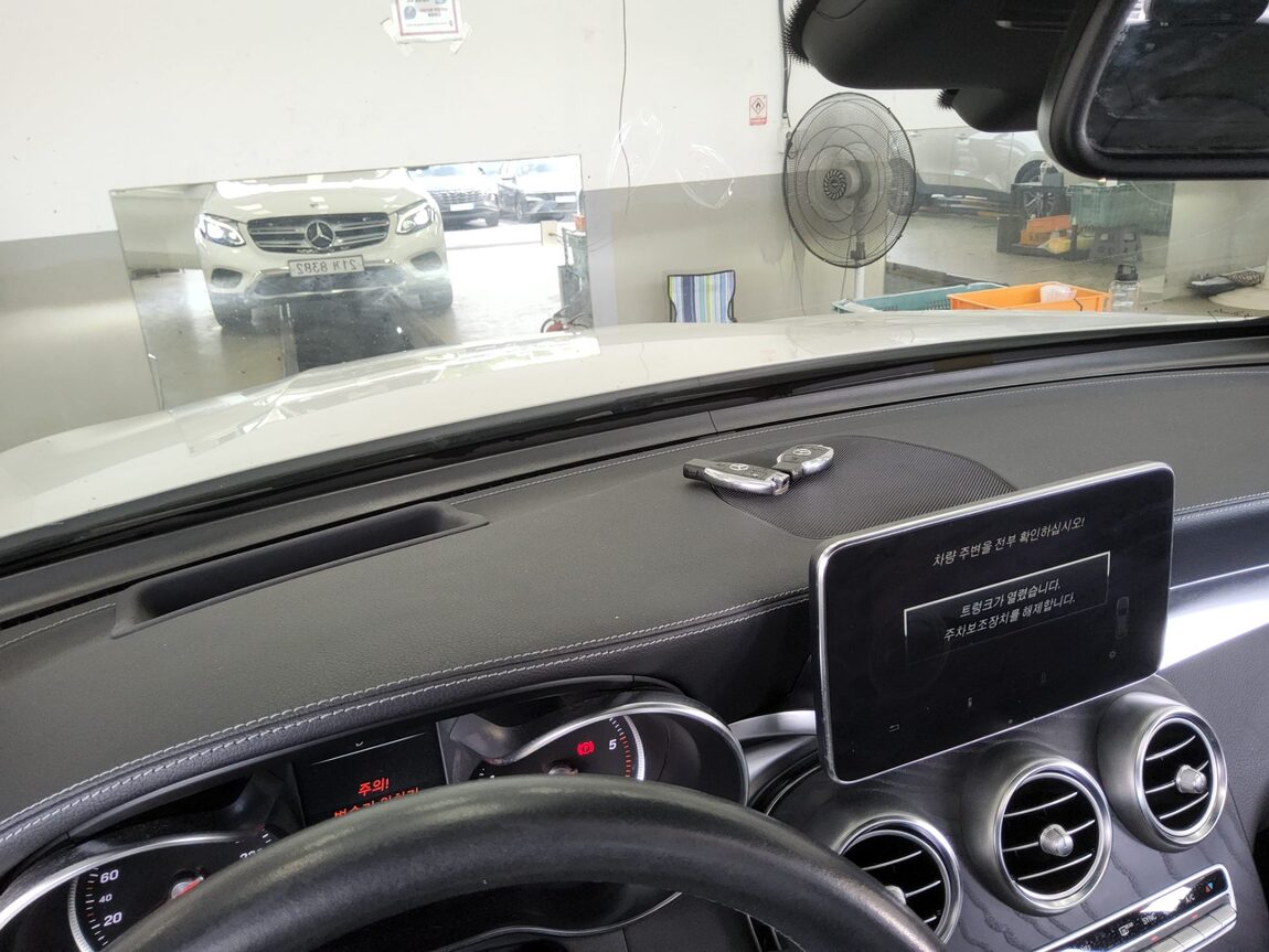 MERCEDES-BENZ GLC-CLASS GLC 220d 4MATIC PREMIUM 2017 - zdjęcie 17