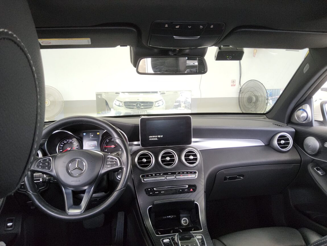 MERCEDES-BENZ GLC-CLASS GLC 220d 4MATIC PREMIUM 2017 - zdjęcie 11
