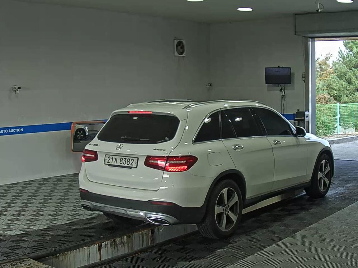 MERCEDES-BENZ GLC-CLASS GLC 220d 4MATIC PREMIUM 2017 - zdjęcie 5