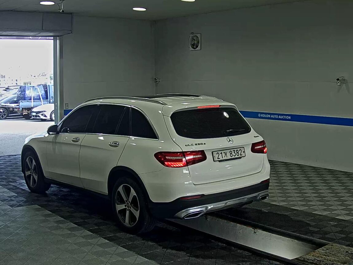 MERCEDES-BENZ GLC-CLASS GLC 220d 4MATIC PREMIUM 2017 - zdjęcie 6