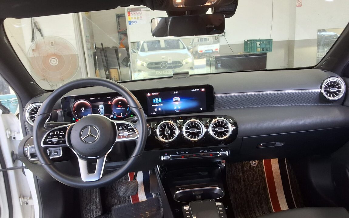MERCEDES-BENZ A-CLASS (4TH GEN) A220 SEDAN 2021 - zdjęcie 11