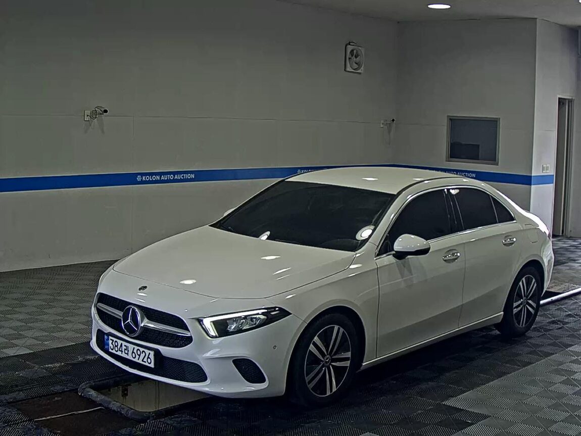 MERCEDES-BENZ A-CLASS (4TH GEN) A220 SEDAN 2021 - zdjęcie 2