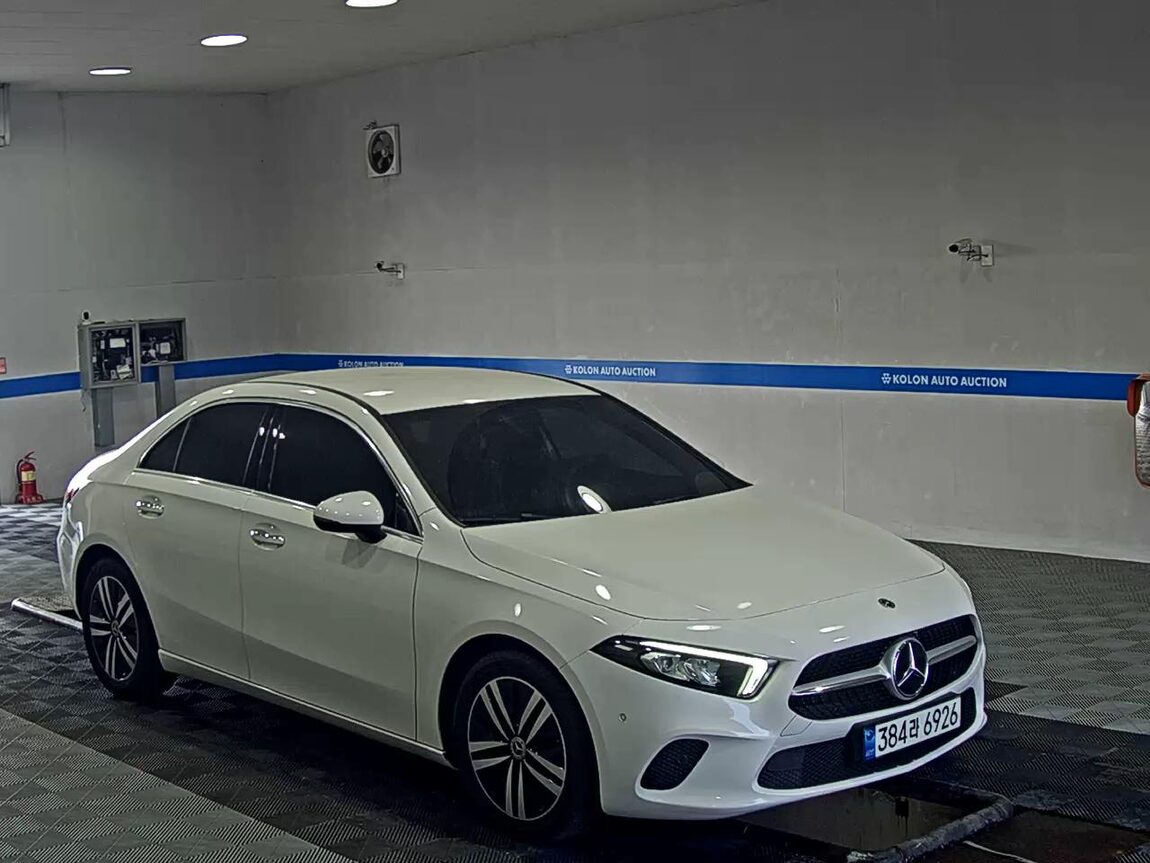 MERCEDES-BENZ A-CLASS (4TH GEN) A220 SEDAN 2021 - zdjęcie 3