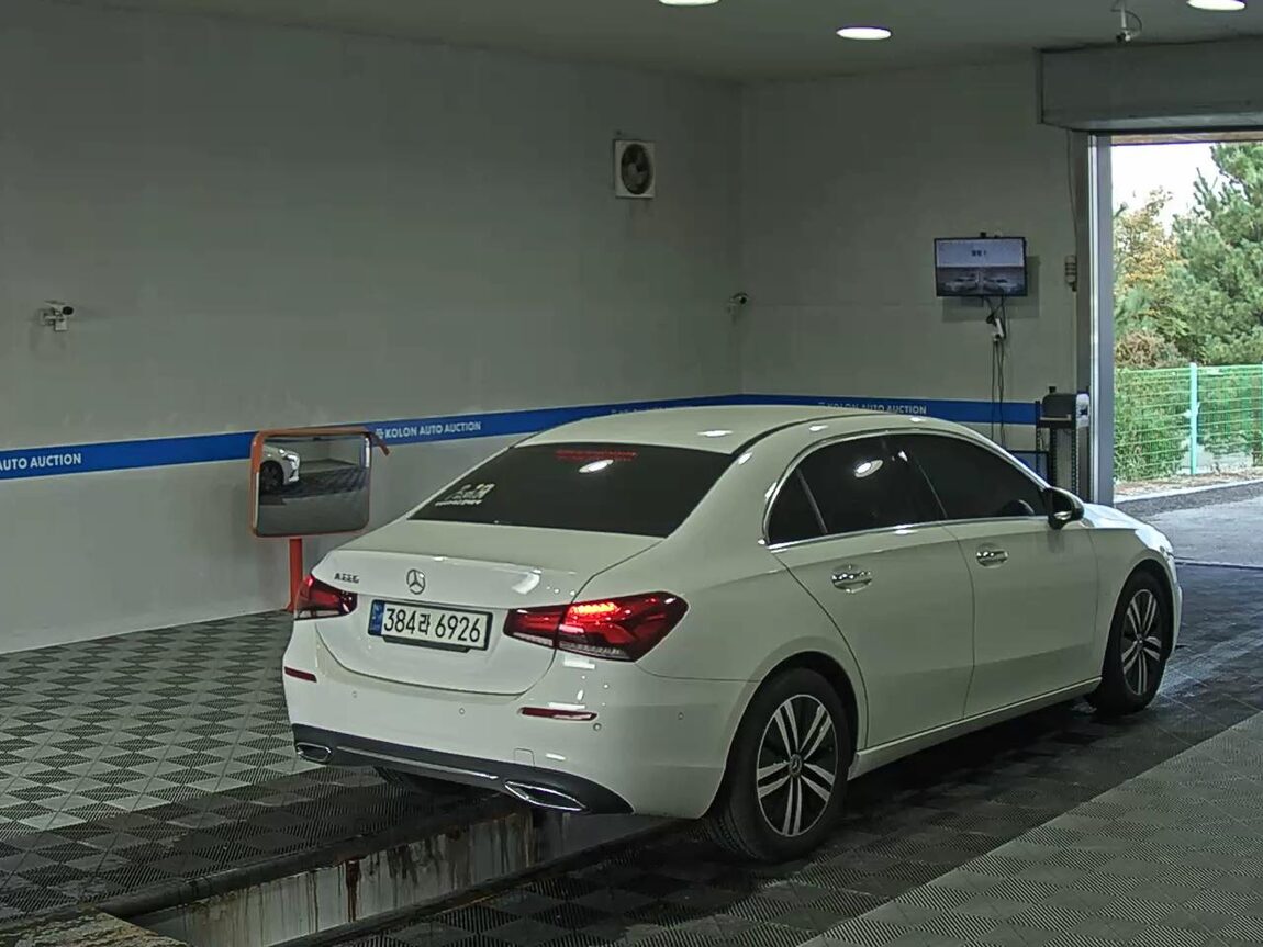 MERCEDES-BENZ A-CLASS (4TH GEN) A220 SEDAN 2021 - zdjęcie 5