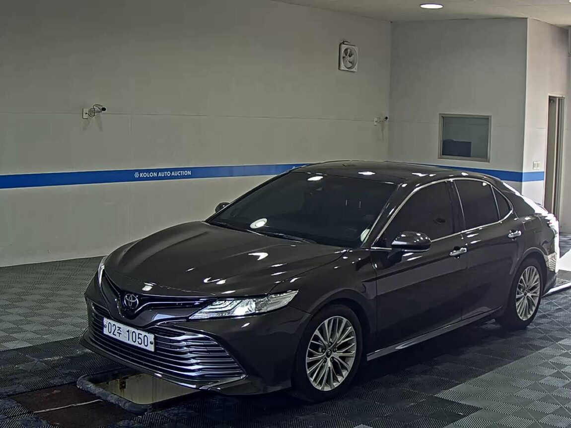 TOYOTA CAMRY (10TH GEN) 2.5 2019 - zdjęcie 2