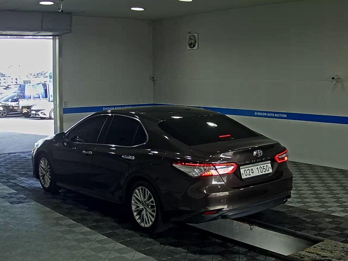 TOYOTA CAMRY (10TH GEN) 2.5 2019 - zdjęcie 6
