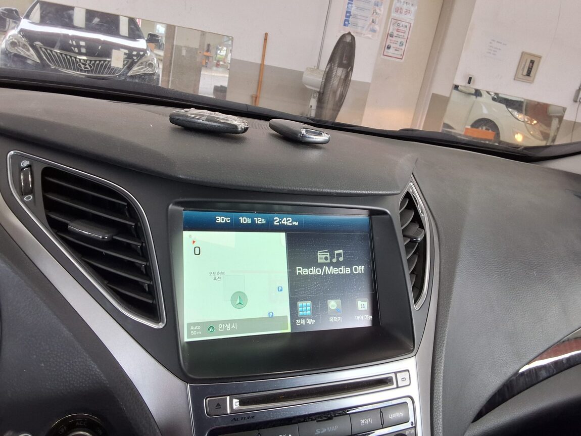 HYUNDAI GRANDEUR HG HG 300 PREMIUM 2015 - zdjęcie 17