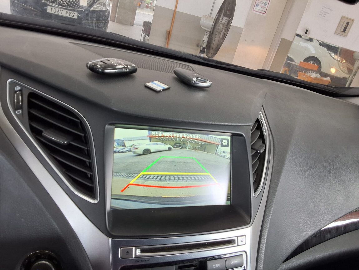 HYUNDAI GRANDEUR HG HG 300 PREMIUM 2015 - zdjęcie 18