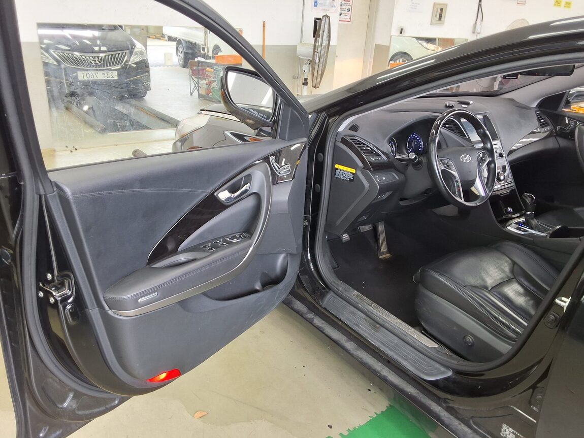 HYUNDAI GRANDEUR HG HG 300 PREMIUM 2015 - zdjęcie 10