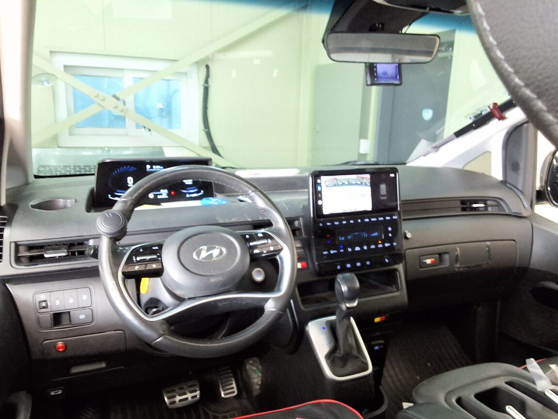 HYUNDAI STARIA 2.2 DIESEL TOURER 11-SEATER 2WD MODERN 2022 - zdjęcie 12