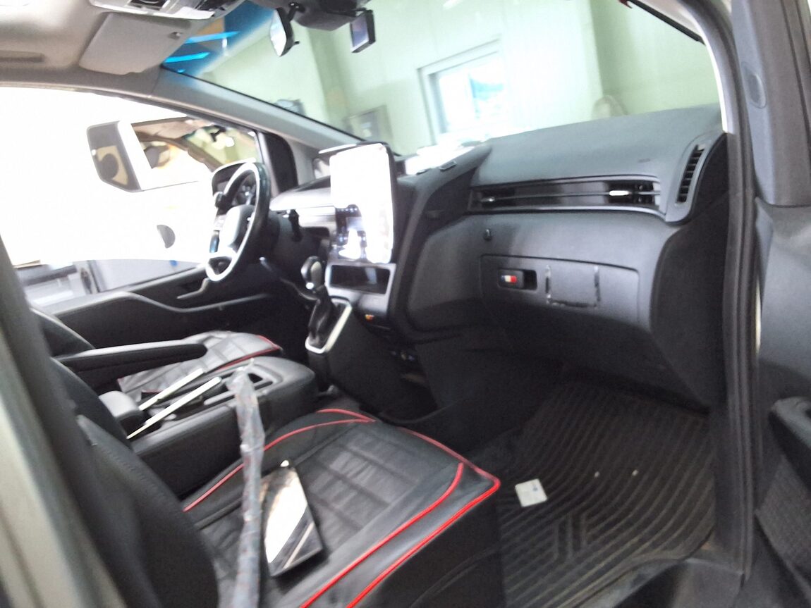 HYUNDAI STARIA 2.2 DIESEL TOURER 11-SEATER 2WD MODERN 2022 - zdjęcie 15