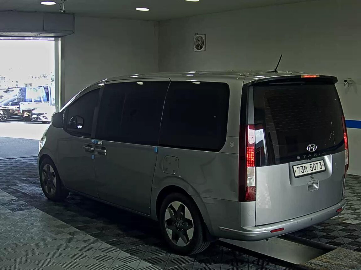 HYUNDAI STARIA 2.2 DIESEL TOURER 11-SEATER 2WD MODERN 2022 - zdjęcie 6