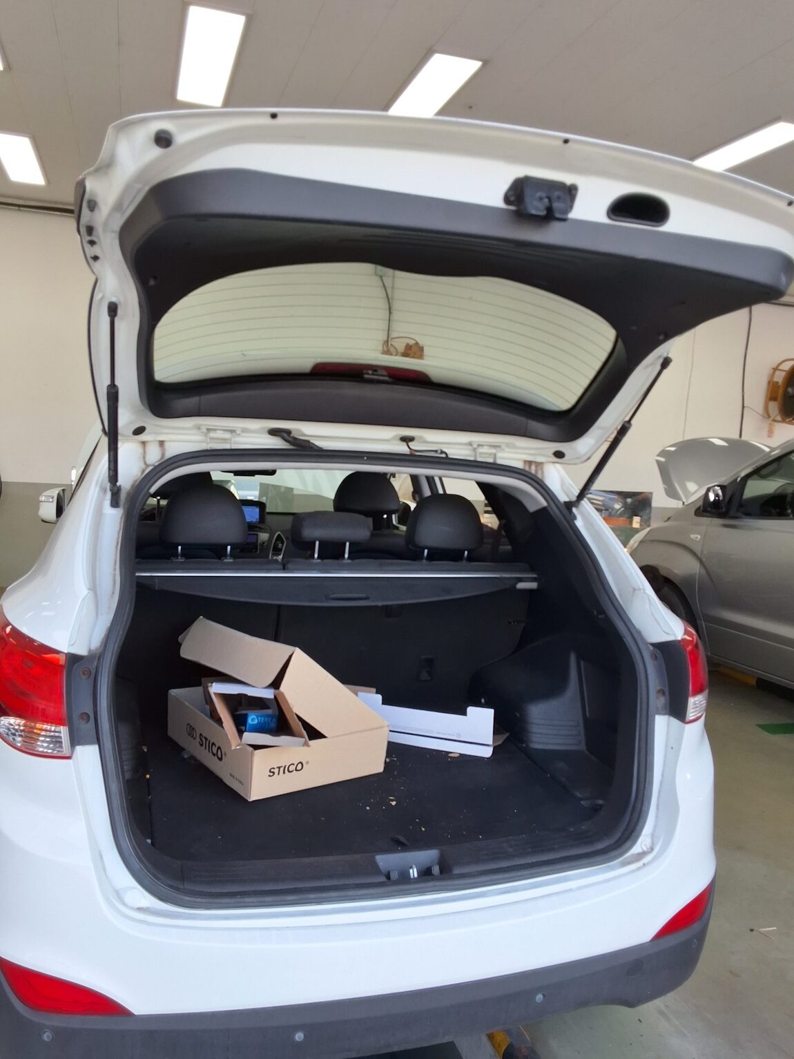 HYUNDAI TUCSON ix DIESEL R20 2WD LX20 PREMIER 2010 - zdjęcie 15