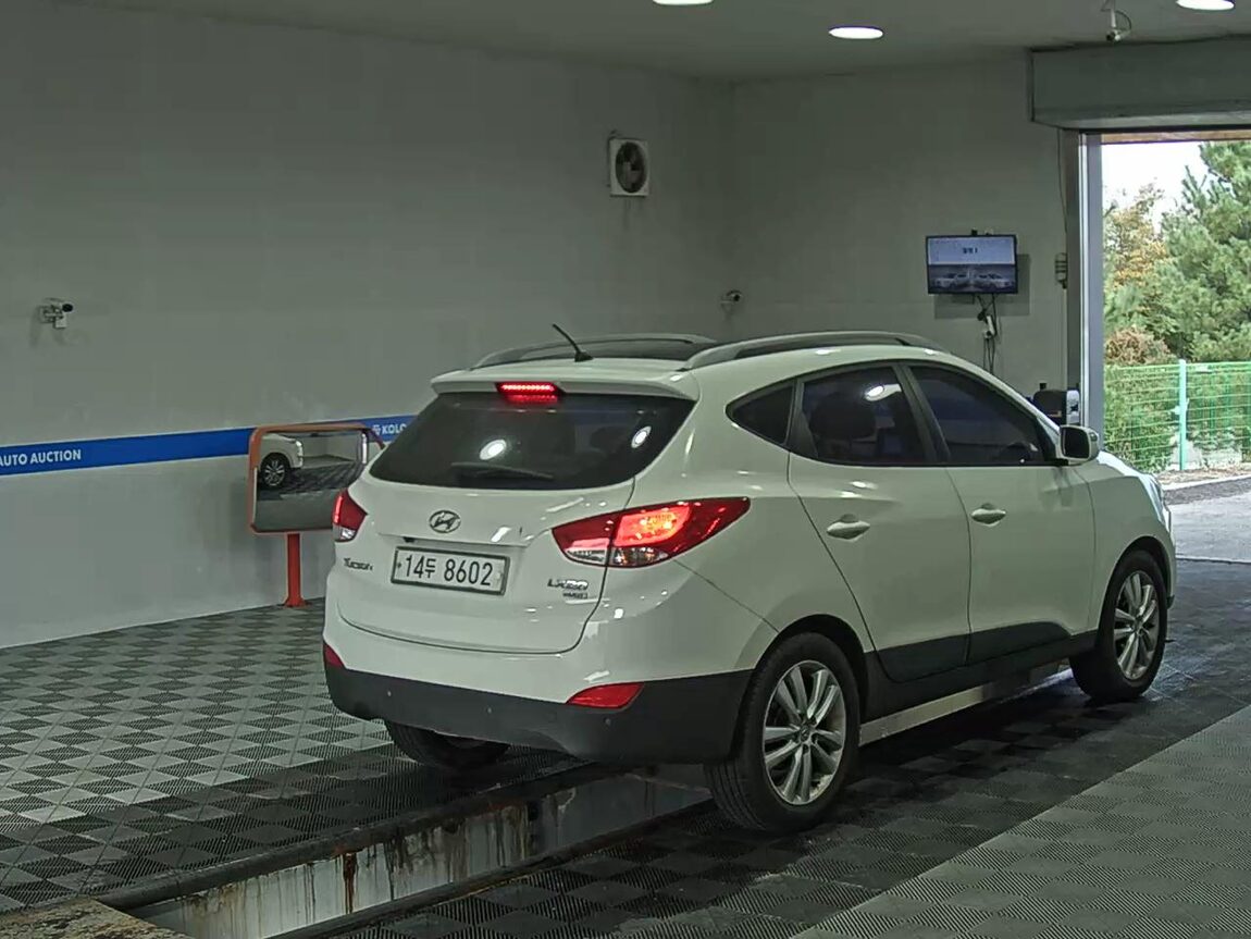 HYUNDAI TUCSON ix DIESEL R20 2WD LX20 PREMIER 2010 - zdjęcie 5