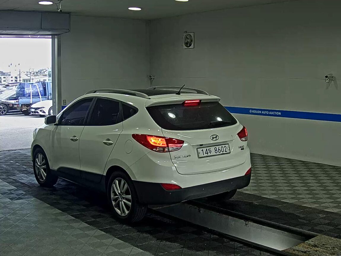 HYUNDAI TUCSON ix DIESEL R20 2WD LX20 PREMIER 2010 - zdjęcie 6
