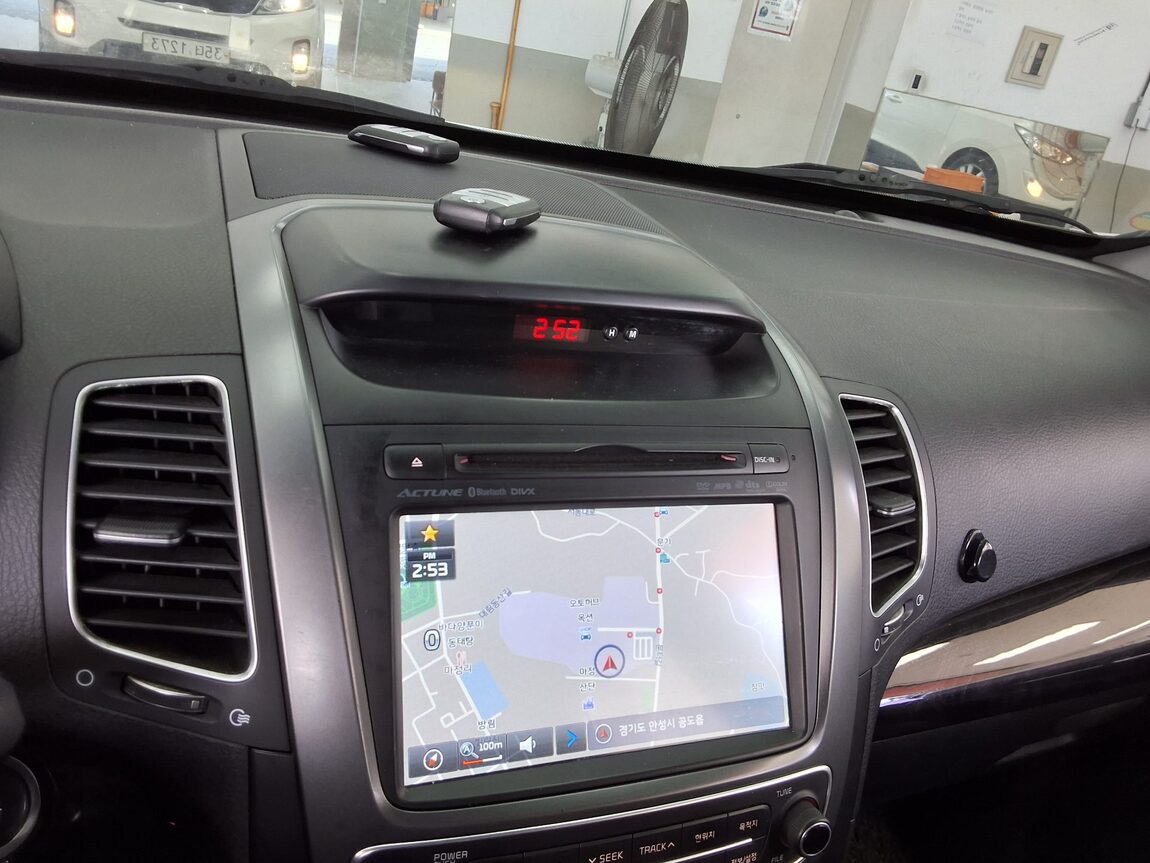 KIA NEW SORENTO R R2.0 2WD LIMITED 2013 - zdjęcie 17