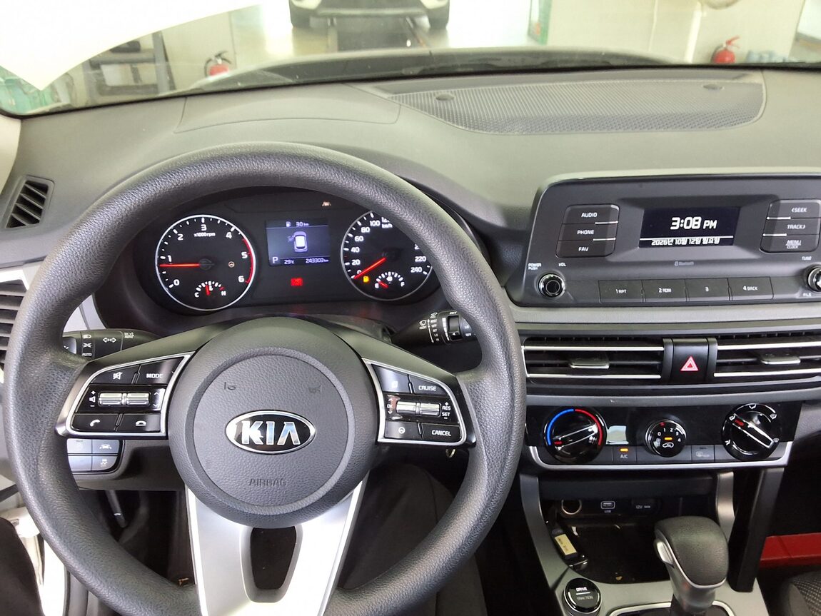 KIA SELTOS 1.6 DIESEL 2WD TRENDY 2022 - zdjęcie 17