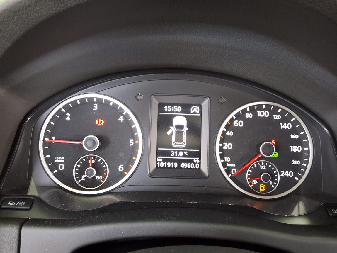 VOLKSWAGEN TIGUAN 2.0 TDI BLUEMOTION PREMIUM 2013 - zdjęcie 9